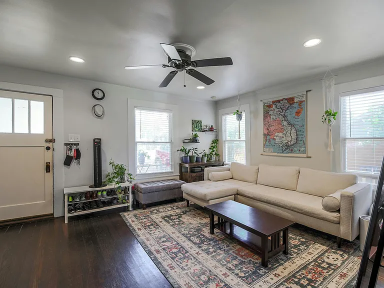 3111 Robinson Ave — Photo 4