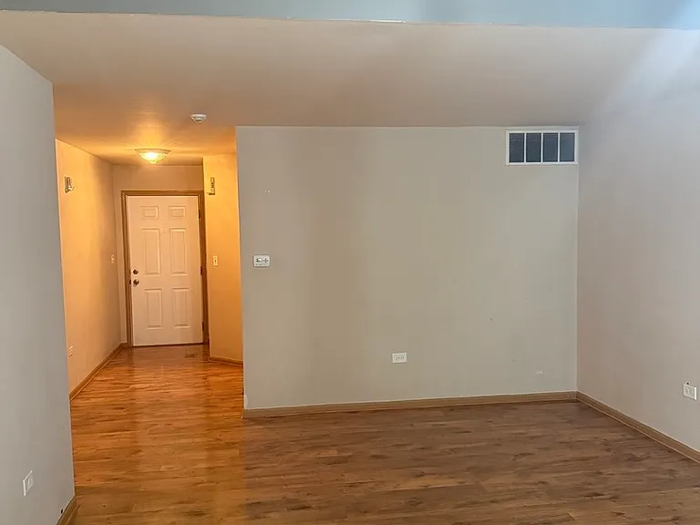 Rutland Cir — Photo 2