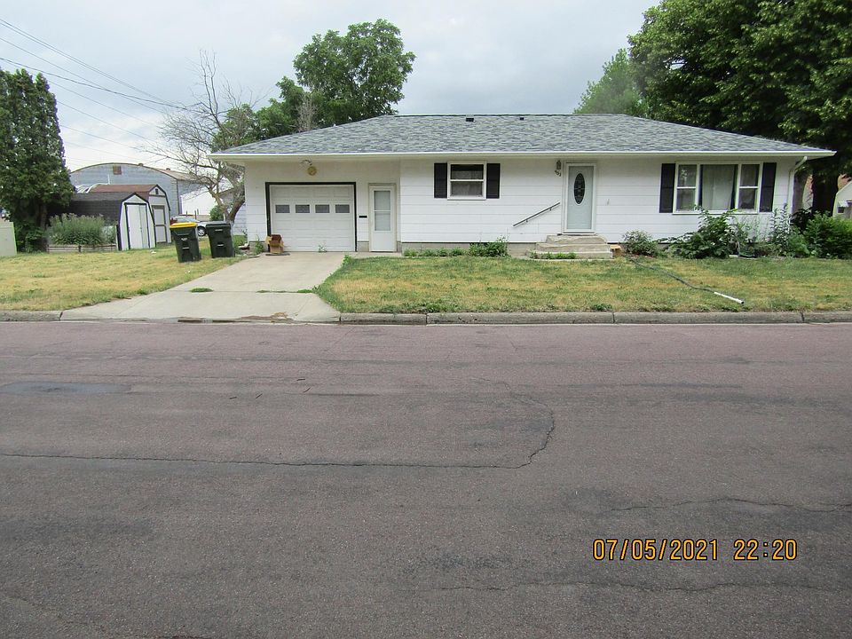 1st image of 902 S Jefferson St