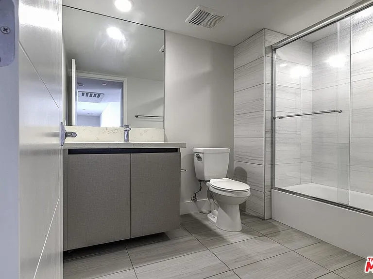 5030 Rosewood Ave #304 — Photo 14