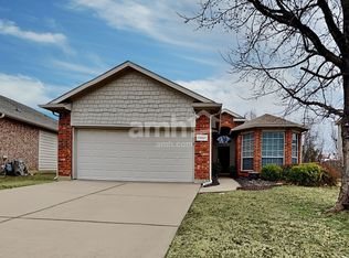 7457 Sunray Dr, Fort Worth, TX 76120