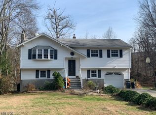 29 Pulaski Dr, Oak Ridge, NJ 07438