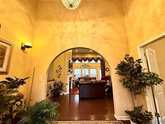 2nd image of 1107 Scenic Dr