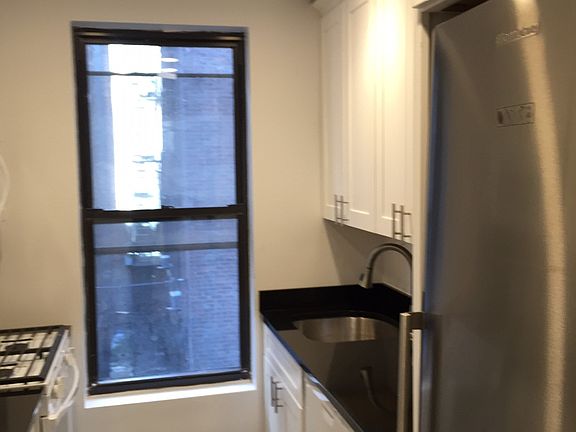 3rd image of 48 Pinehurst Ave APT 3