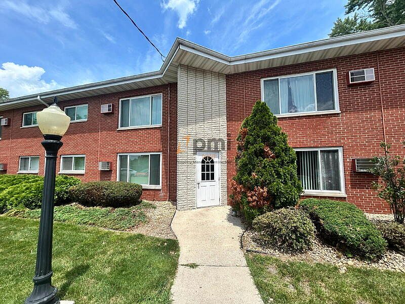 1st image of 105 Harrington Ave APT 9