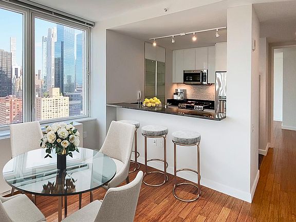 4th image of 160 W 62nd St APT 44D