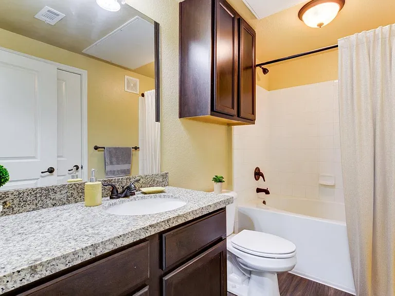 Chateau Mirage Apartment Homes — Photo 11