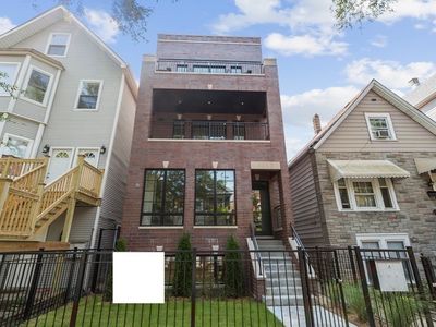 2700 W Montrose Ave #3, Chicago, IL, 60618