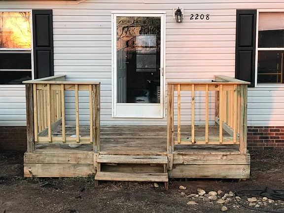 5th image of 2208 Russell Dr