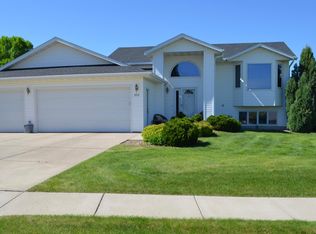 952 Alberta Ave, Bismarck, ND 58503