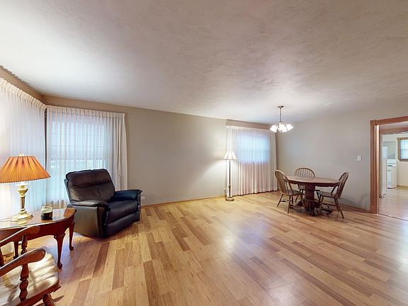 2nd image of 4662 N Narragansett Ave