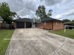 109 Olympic Dr, Moore, OK 73160