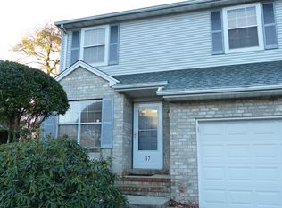 17 Hawthorn Dr, Edison, NJ