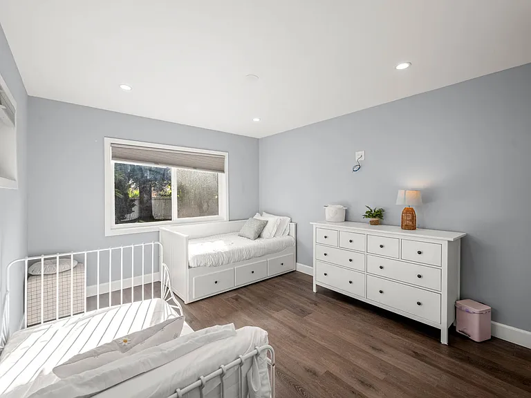 14034 Valerio St — Photo 27