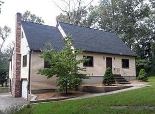 435 Chestnut St, Uxbridge, MA 01569