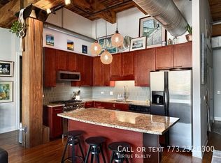 770 W Gladys Ave APT 301, Chicago, IL 60610