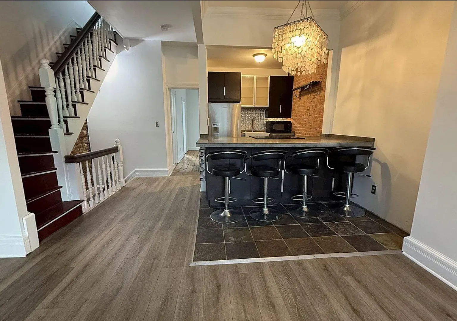 Center Square 1 BR / 1 BA Available 10/15! — Photo 2