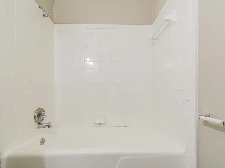 92650_022_main_bathroom_13208518.jpg