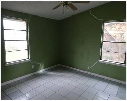 4th image of 1364 Elmhurst Dr