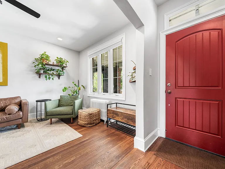 641 Girard St NE — Photo 3