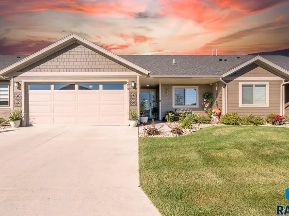 213 Brookside Pl, Harrisburg, SD 57032