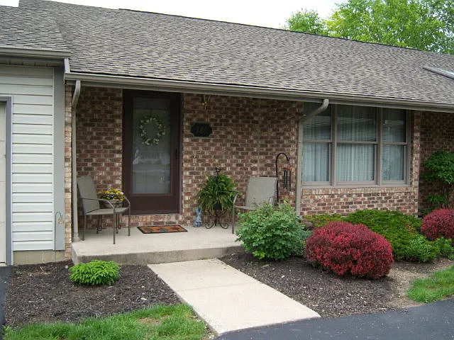 385 S Seffner Ave photo 1