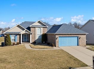 2735 Cascade Lake Dr, Shiloh, IL 62221