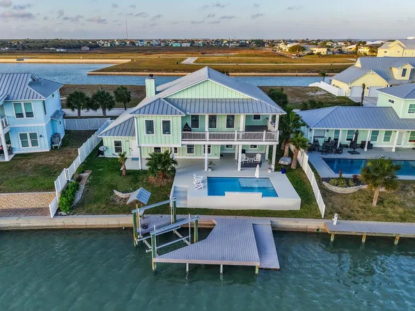 1041 N Isle Dr, Rockport, TX 78382