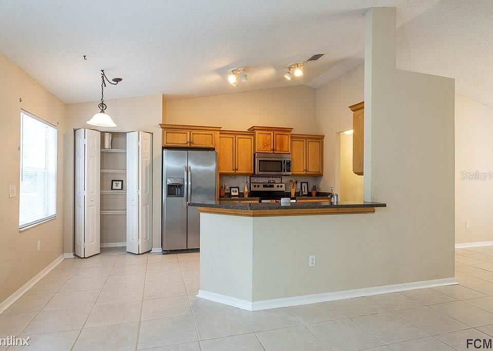 1st image of 6R White Rock Pl