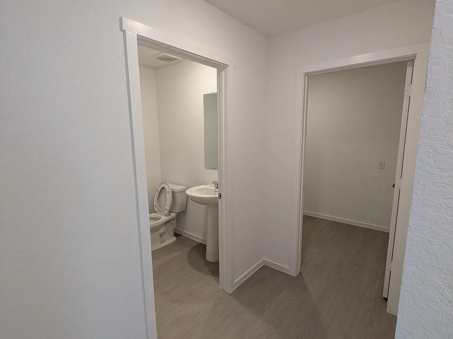 4 bed, 2.5 bath, 1867 sqft, $1,867 — Photo 4