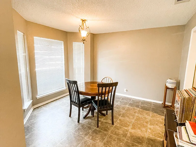 1213 Hyde Park Blvd #B — Photo 8
