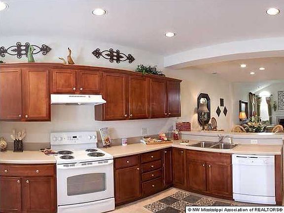 3rd image of 8817 Parkview Oaks Cir #33