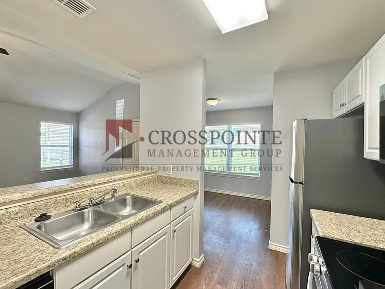 8713 Mansion Creek Cir — Photo 21