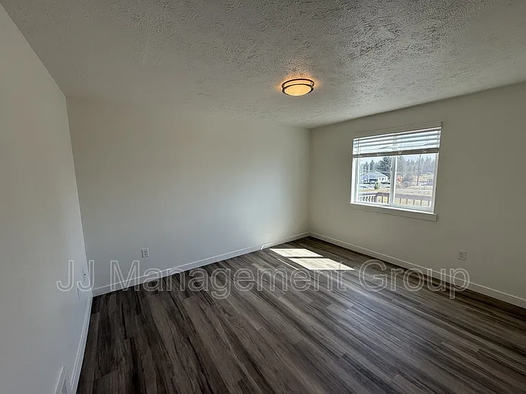 1231 2nd St #WEBSTER APARTMENTS — Photo 5