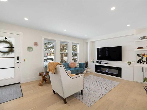 3rd image of 523 N Athlone Rd SE