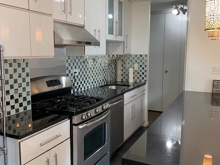 1641 3rd Ave #23C — Photo 8