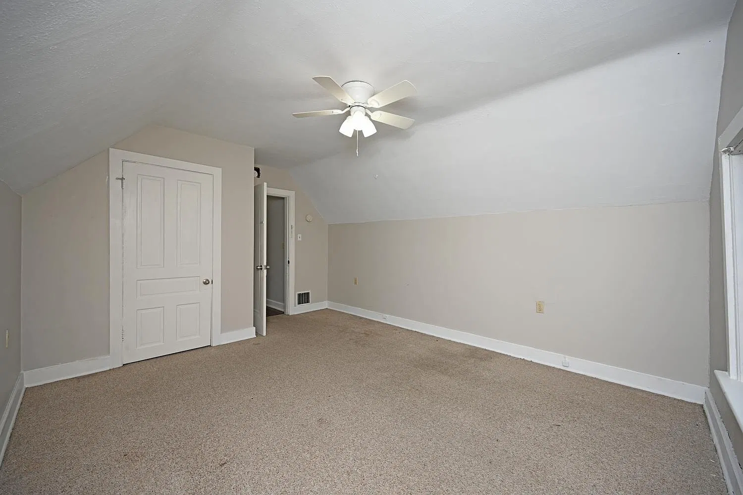 2 bed, 900 sqft, $1,575 — Photo 4