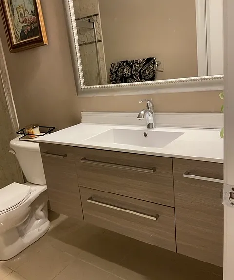 First-floor full bathroom