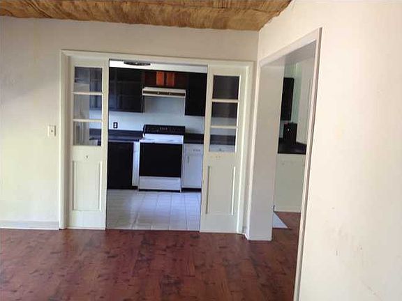 5th image of 225 Hughes St