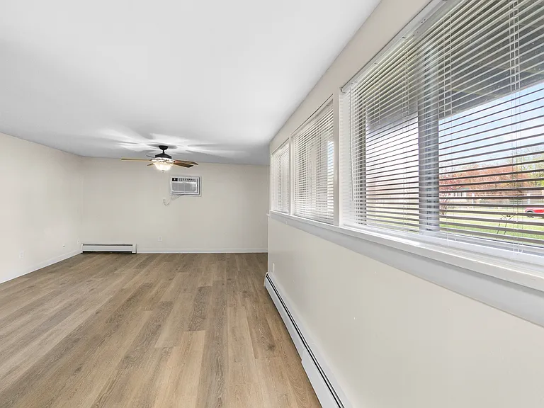 Clay Court Apartments — Photo 47