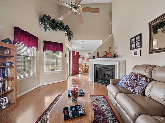 3rd image of 102 Alice Ct