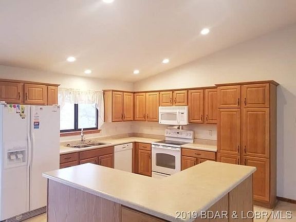 3rd image of 104 Rosewood Ln