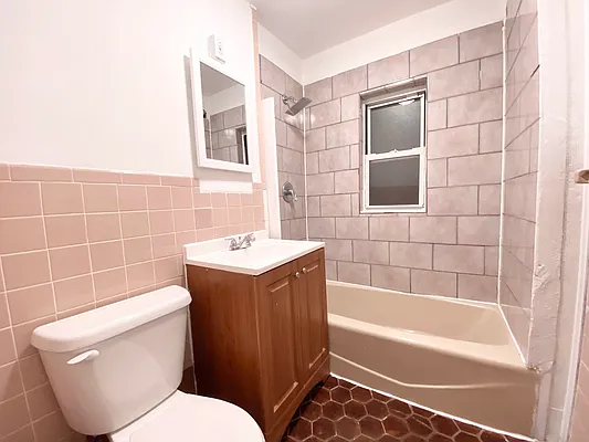 Rented by Amorelli Realty | media 8