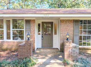 126 Woodgate Dr, Brandon, MS 39042
