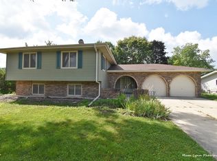 106 W Kendall Dr, Yorkville, IL 60560