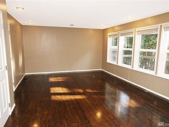 5th image of 3045 NE Chippewa Ct