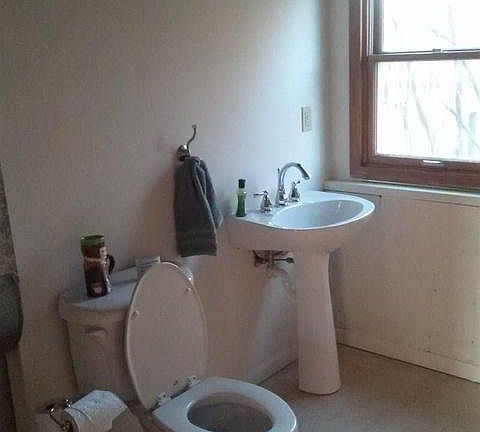 4th image of 2923 S 135th St