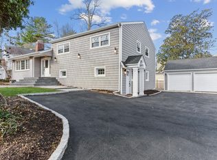 11 N Plandome Rd, Port Washington, NY 11050