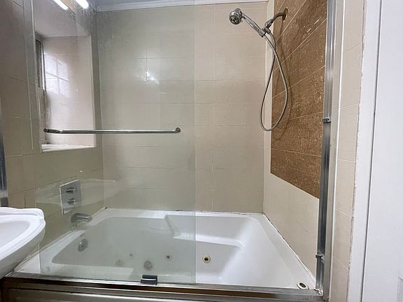 4th image of 36 Duncan Ave #26E