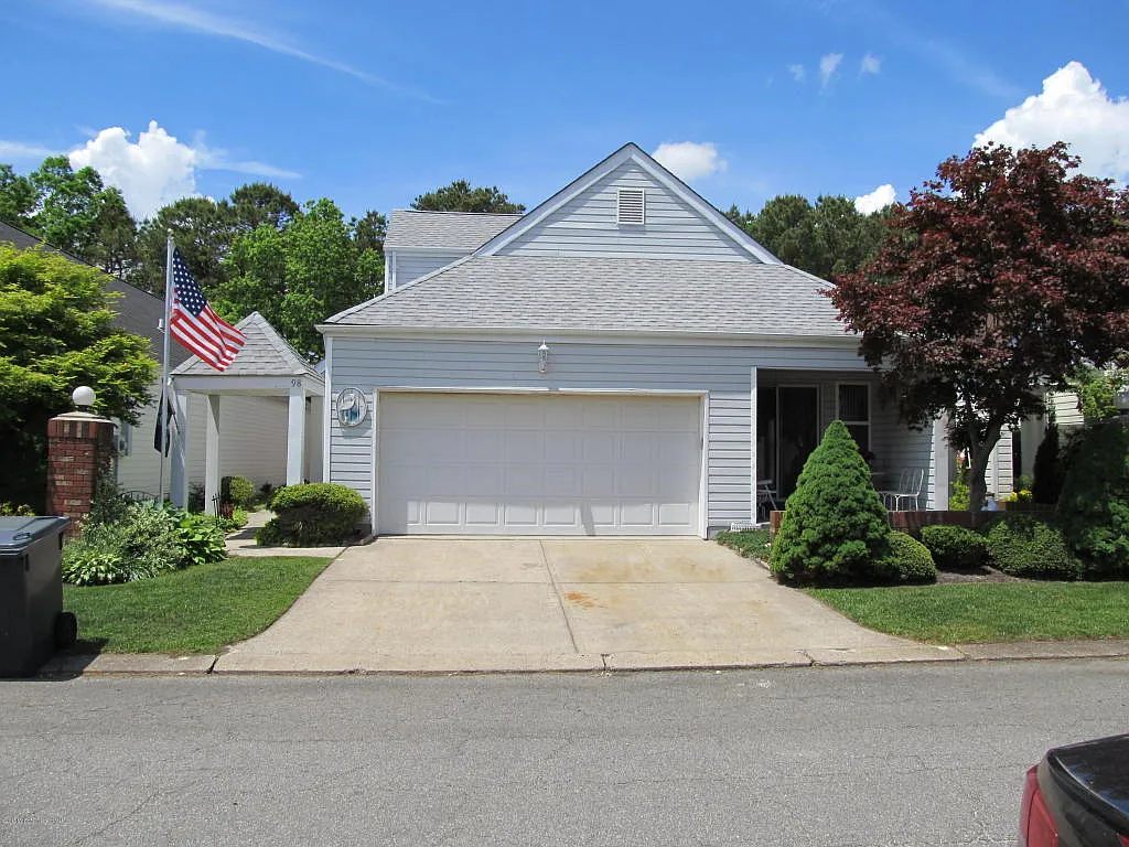 98 Deerfield Dr photo 1